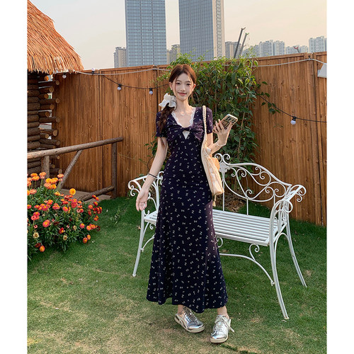 纯欲扭结碎花哺乳连衣裙夏季产后气质辣妈款外出收腰蕾丝喂奶长裙