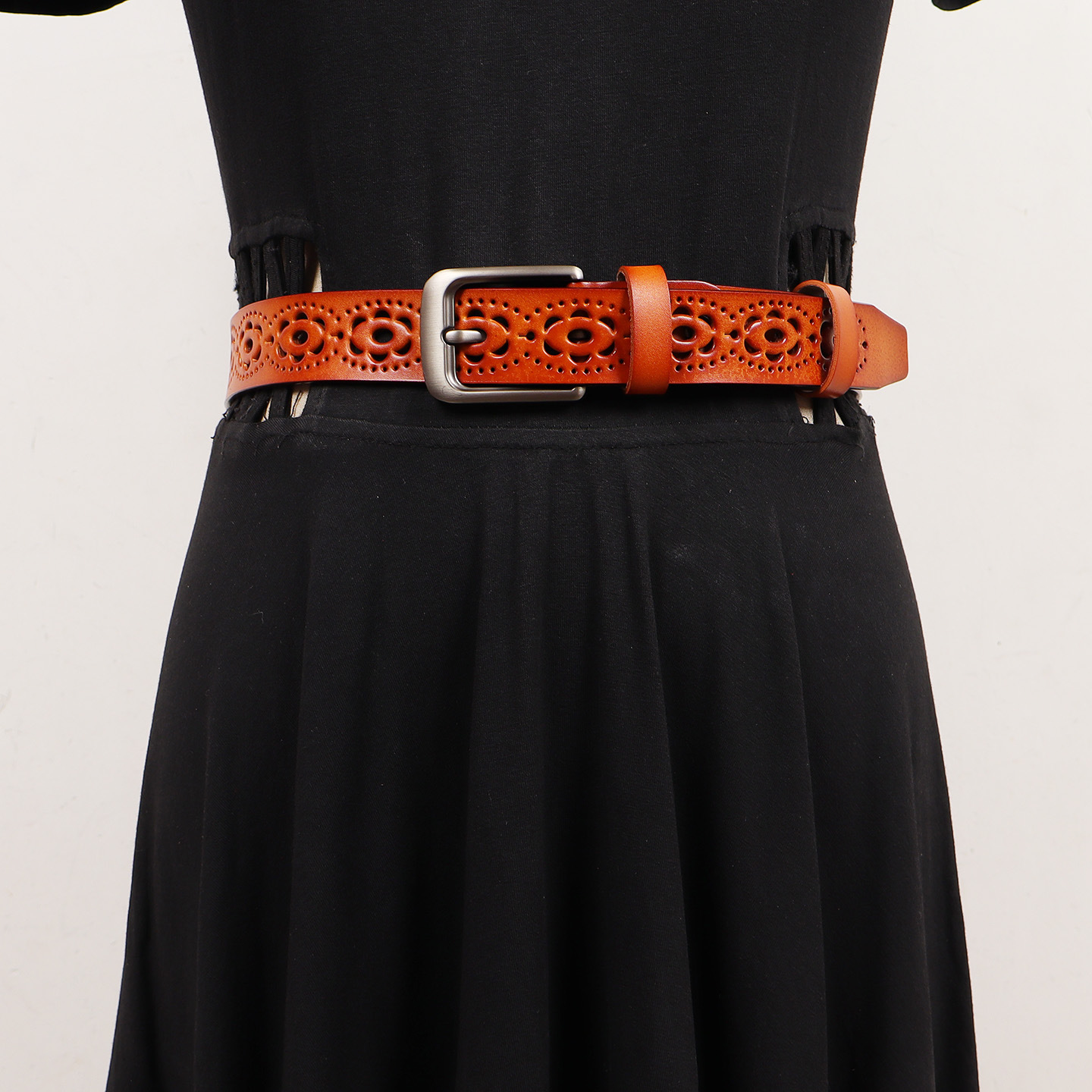 皮带女2025新款配牛仔裤百搭夏季时尚腰带镂空女款真皮复古民族风