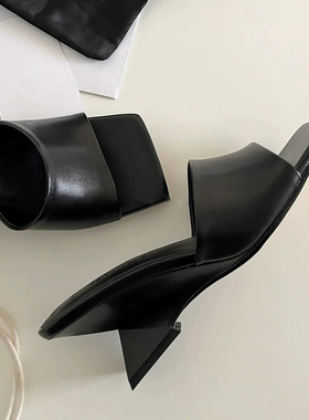 法式黑色方头异形跟一字拖鞋女外穿26夏季新款高级感露趾穆勒凉鞋