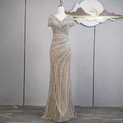 主持修身显瘦中东迪拜修身显瘦