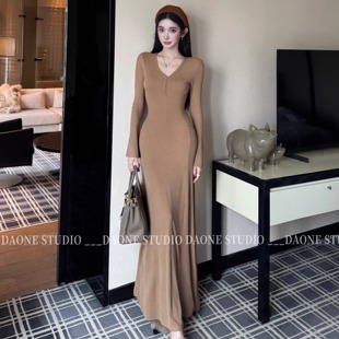 DAONE【重塑腰线美学】 高弹加厚坑条V领排扣收腰打底连衣裙长裙