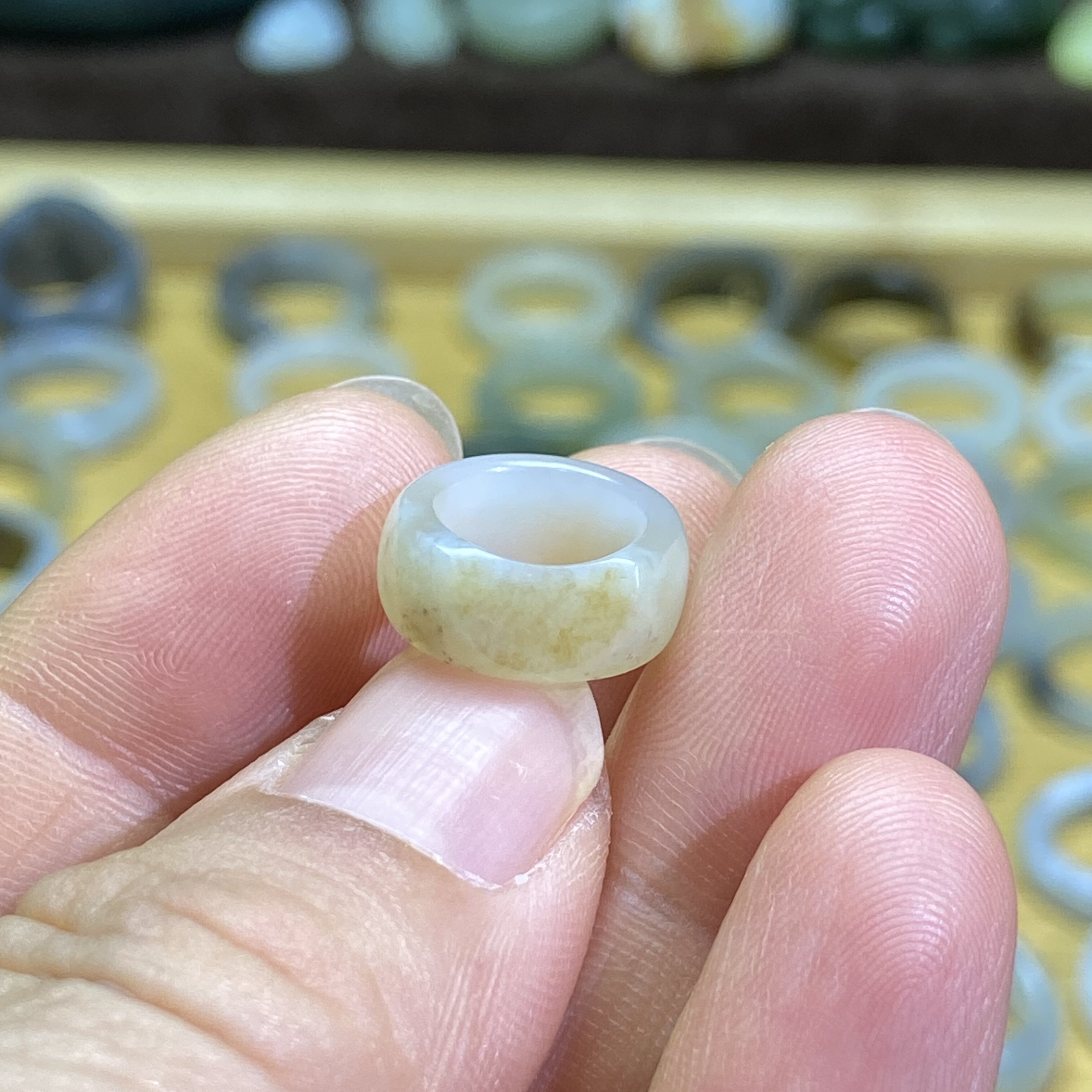 和田玉糖白玉籽料卡9随型跑环复古风文玩珠串跑圈洒金皮项链挂饰
