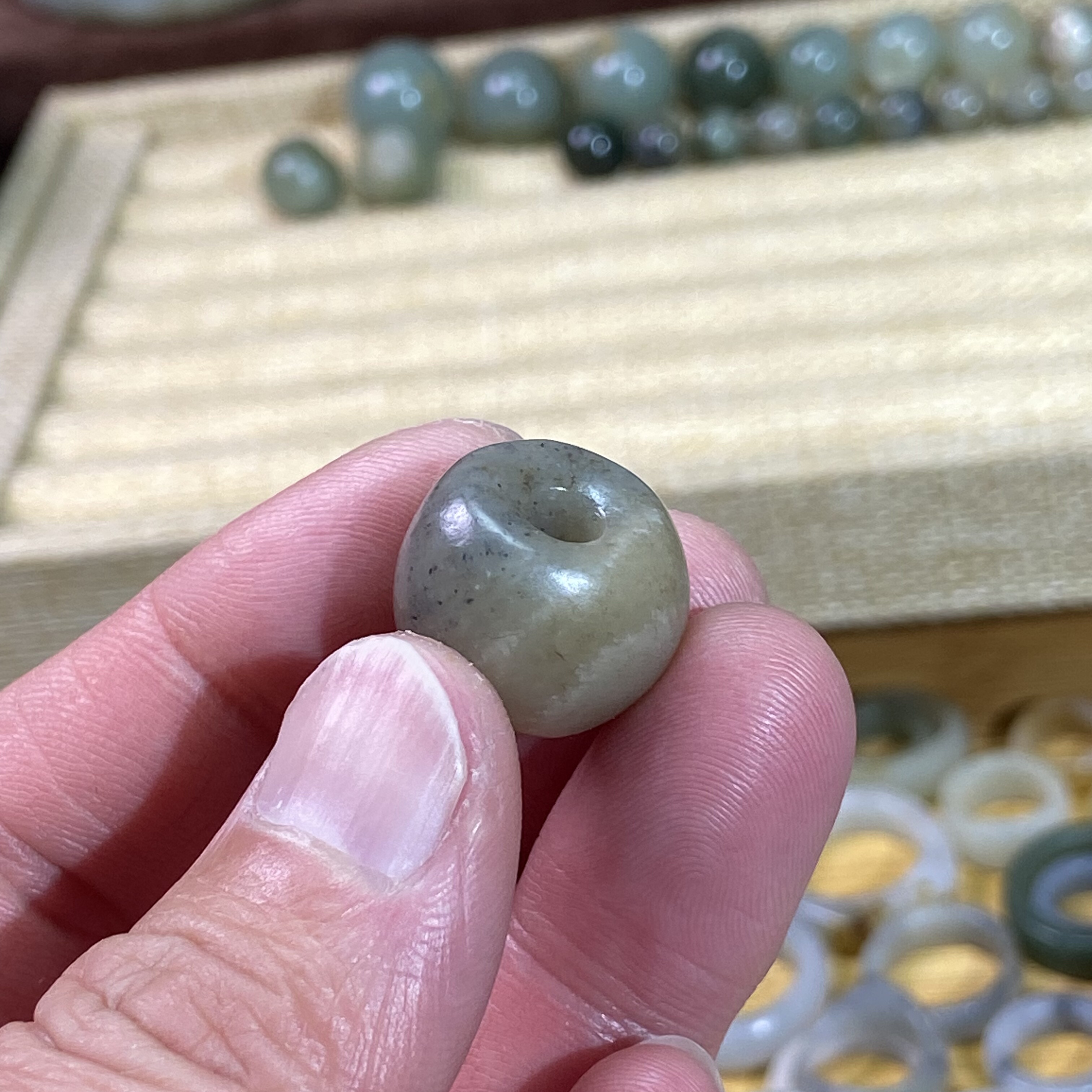 和田玉籽料糖青花随型墩墩珠子配饰老光工艺复古风藏式手串配珠