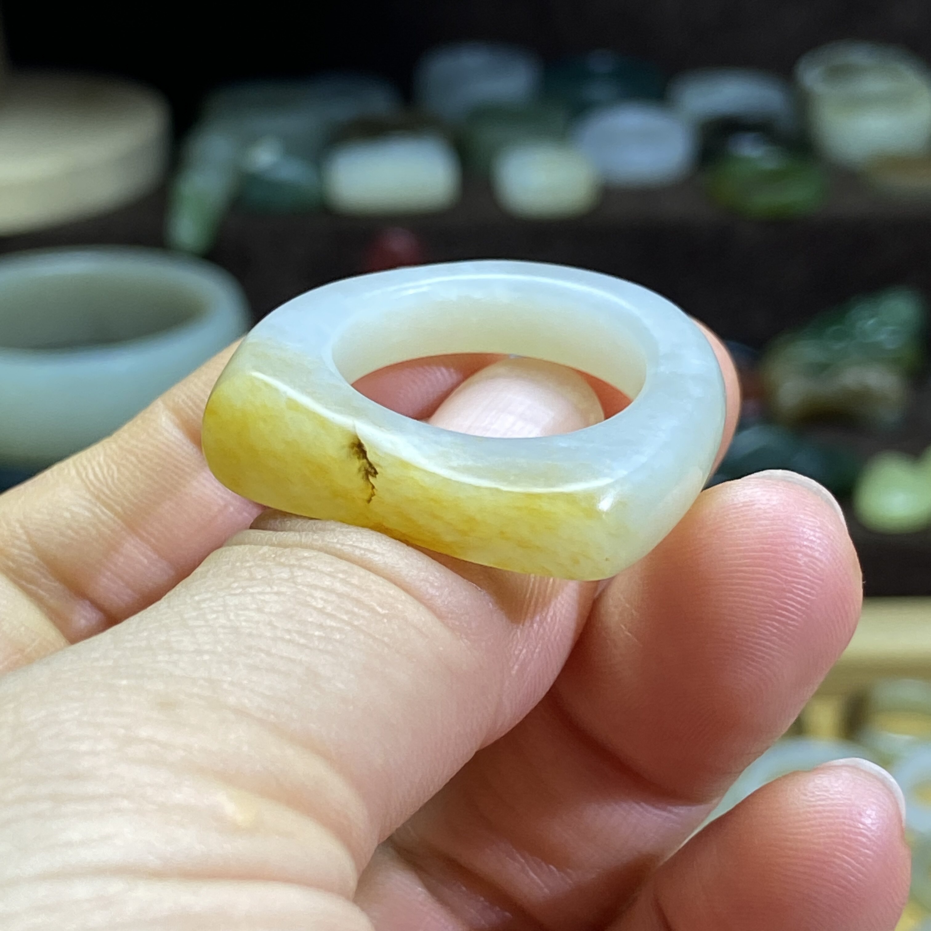 和田玉白玉籽料卡20洒金皮随型马鞍戒扳指复古风戒圈文玩挂饰