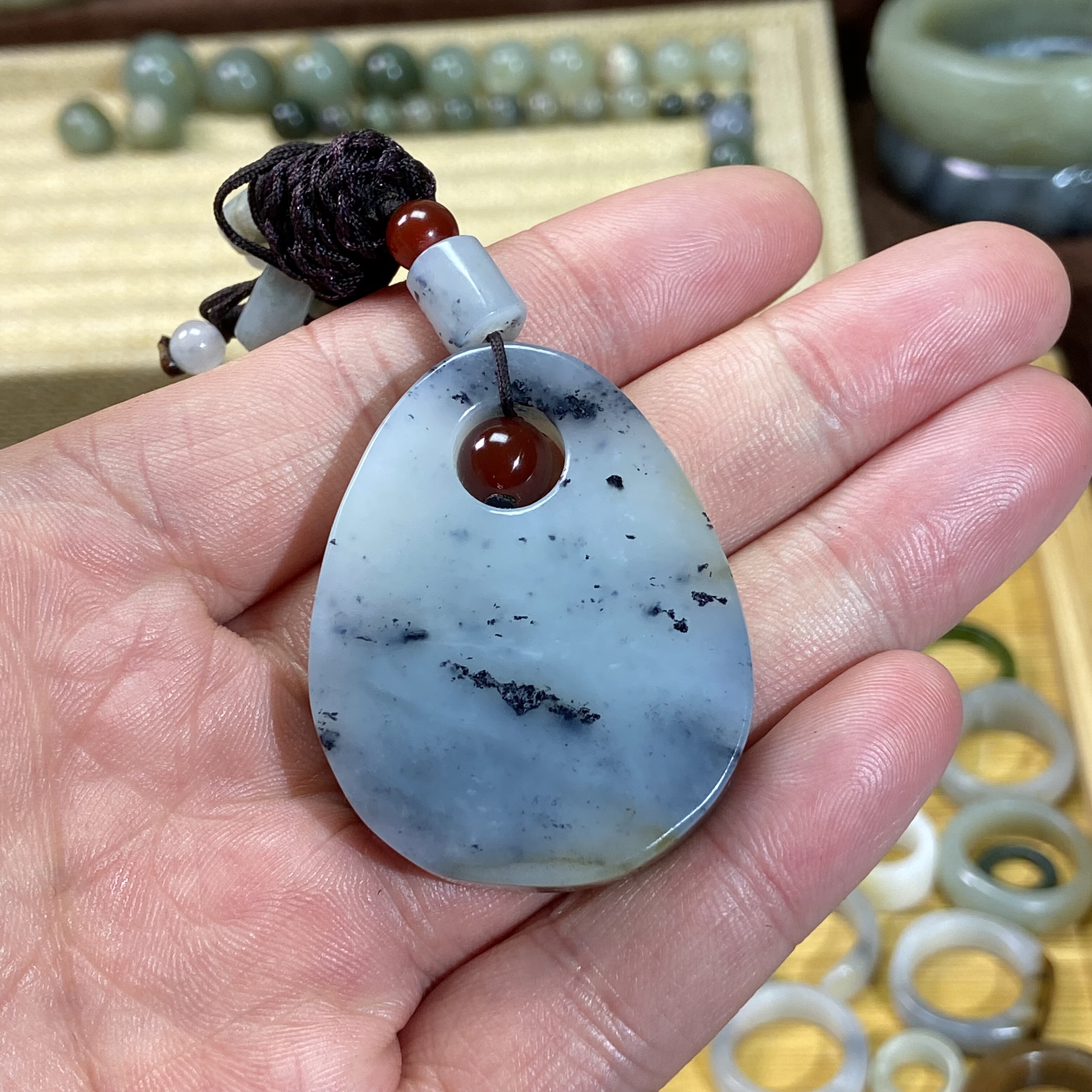 和田玉籽料随型平安无事牌挂件意境糖白青花复古风牌子挂坠配饰