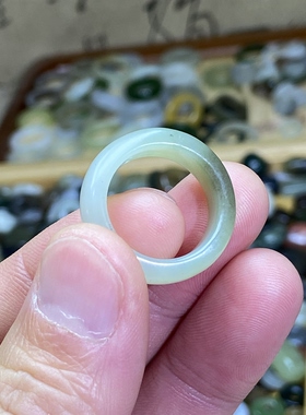 和田玉籽料青白玉带翠卡17戒指随型古风戒圈玉环文玩珠串跑圈挂饰