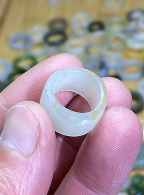 和田玉籽料卡13随型跑环尾戒满皮洒金皮古风戒圈玉环文玩珠串挂饰