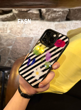 浮夸少女dayu 原创黑白条纹迷雾花朵苹果iphone14亮面艺术手机壳