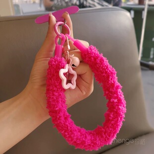 手机挂绳手腕短款 钥匙壳结实潮 ins北欧高端毛绒粗挂链户外女冬款