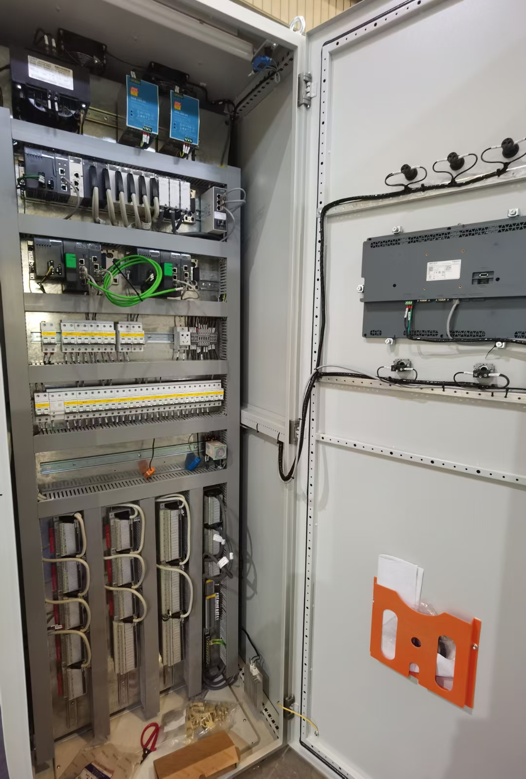 西门子PLC控制柜施耐德变频器控制柜恒压供水变频柜低压开关柜