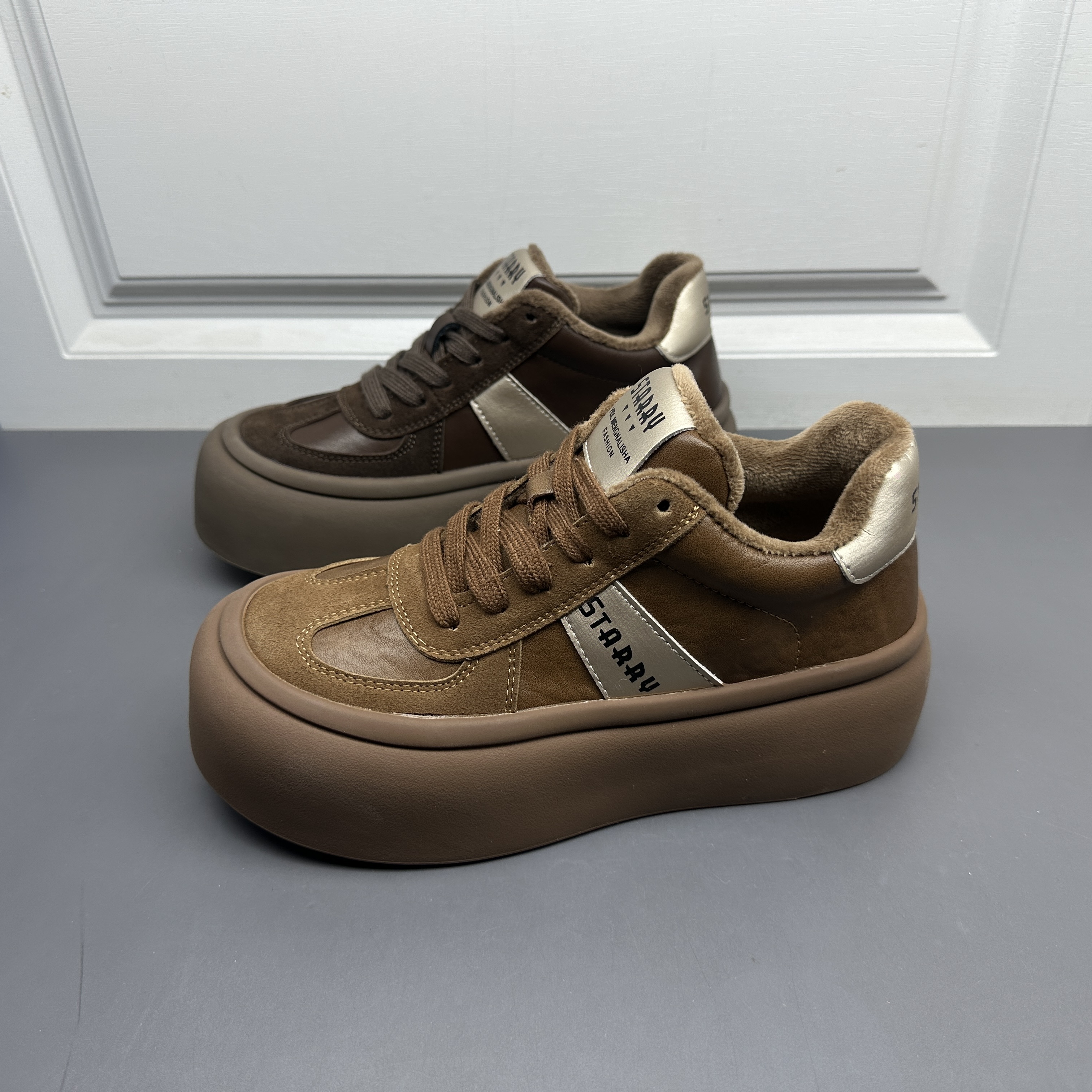 加绒保暖厚底系带防滑运动休闲鞋