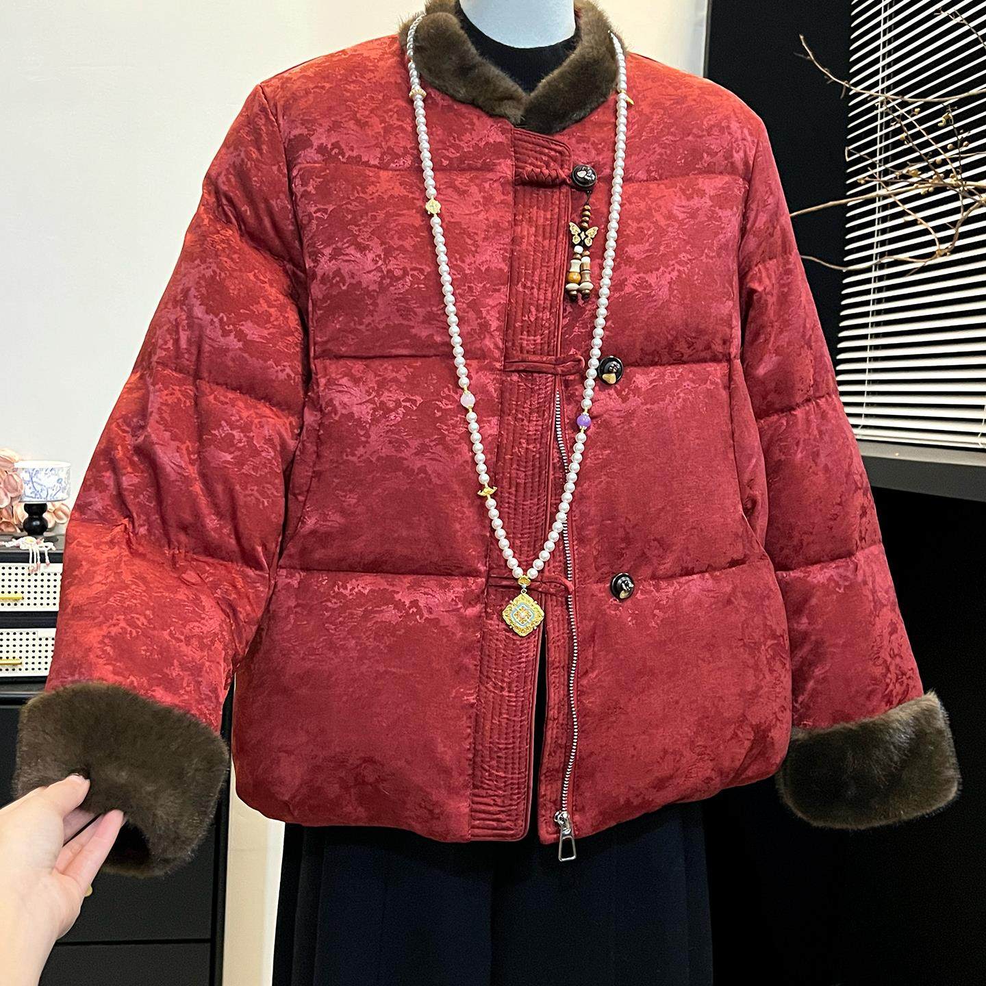 妈妈装新中式国风红色石墨烯棉服2025冬新款高贵保暖新年毛领棉袄