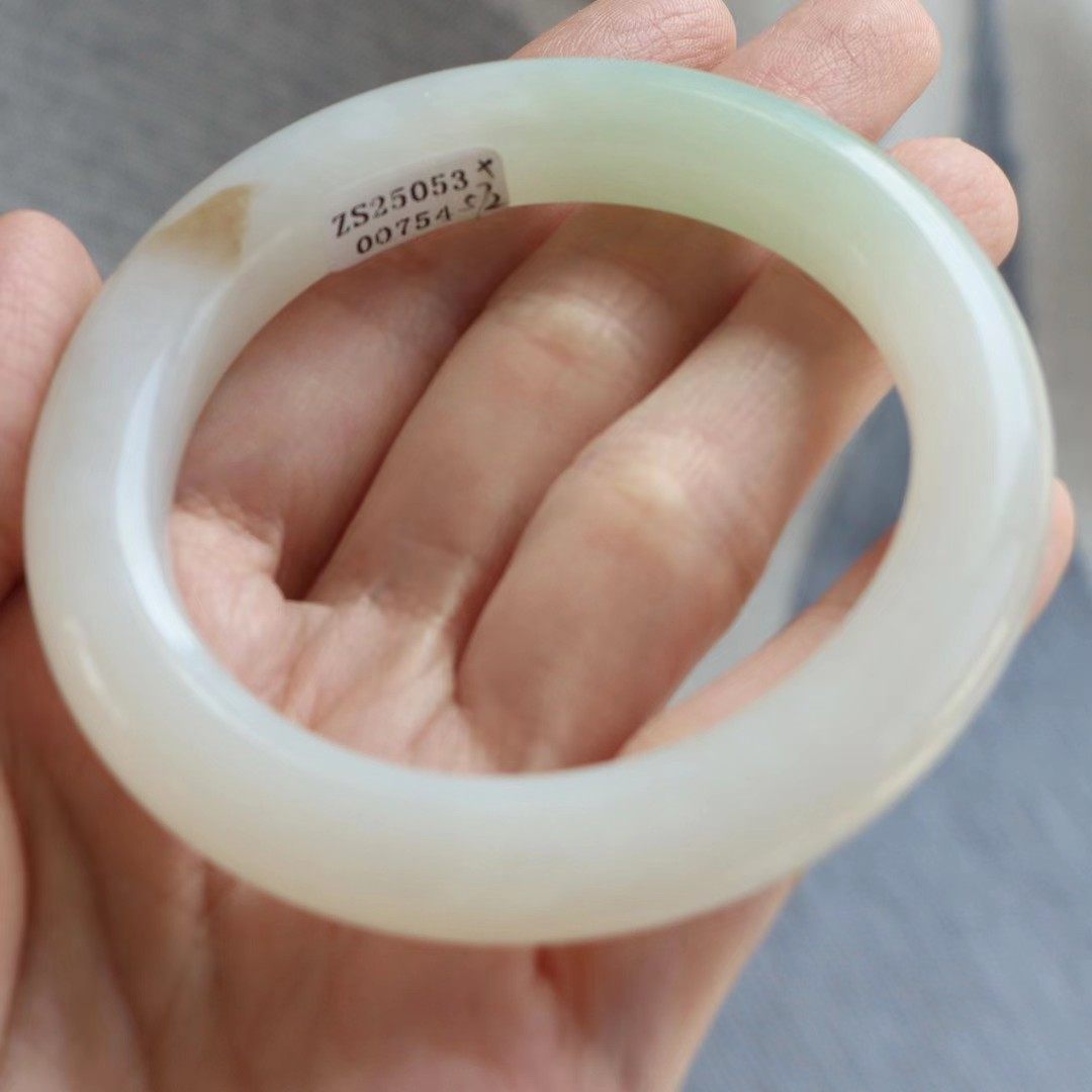 保真天然和田玉手镯57圈口证书编号5300754和田玉白底翠色 青海料