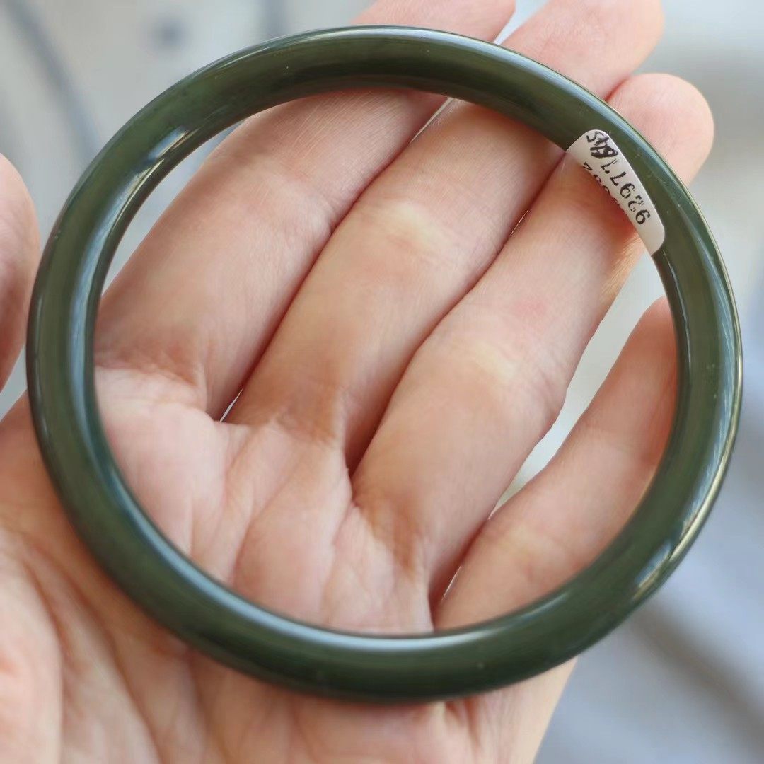 保真天然和田玉手镯64圈口证书编号5292977青绿色 青海黄口料圆条