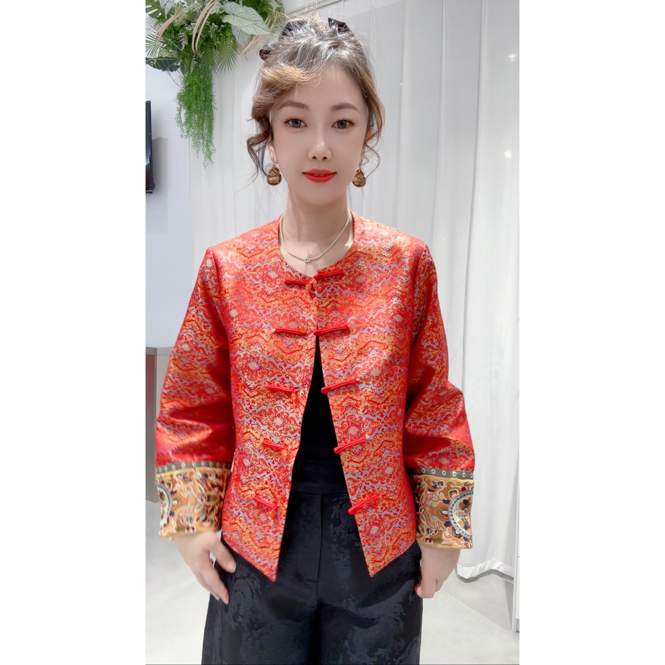 洋气改良新中式敦煌团花宋锦圆领盘扣外套袖口重工刺绣国风短上衣,女装/女士精品,短外套,淘宝优惠券,粉丝福利购,淘宝优惠卷