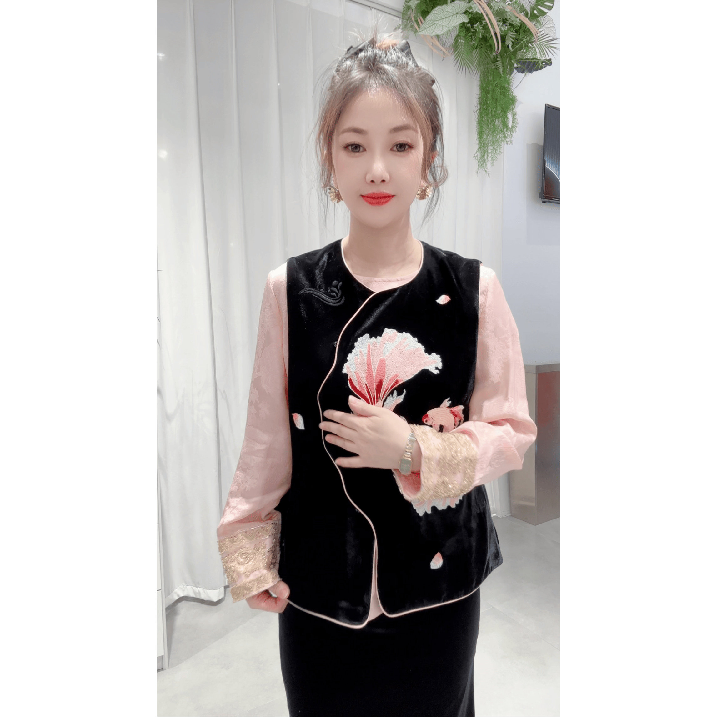 新中式刺绣女士斜襟马甲金丝绒撞色设计感亮片鱼图富贵国风坎肩,女装/女士精品,马夹,淘宝优惠券,粉丝福利购,淘宝优惠卷