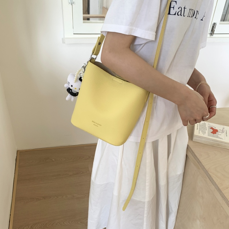 复古小众休闲水桶包包2025夏季新款时尚单肩包简约通勤斜挎子母包