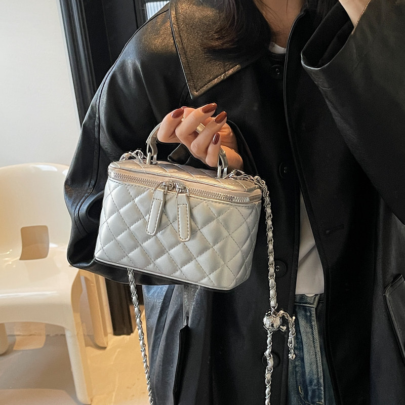 菱格绣线小包包女2026新款春夏流行链条百搭斜挎包时尚手提小方包