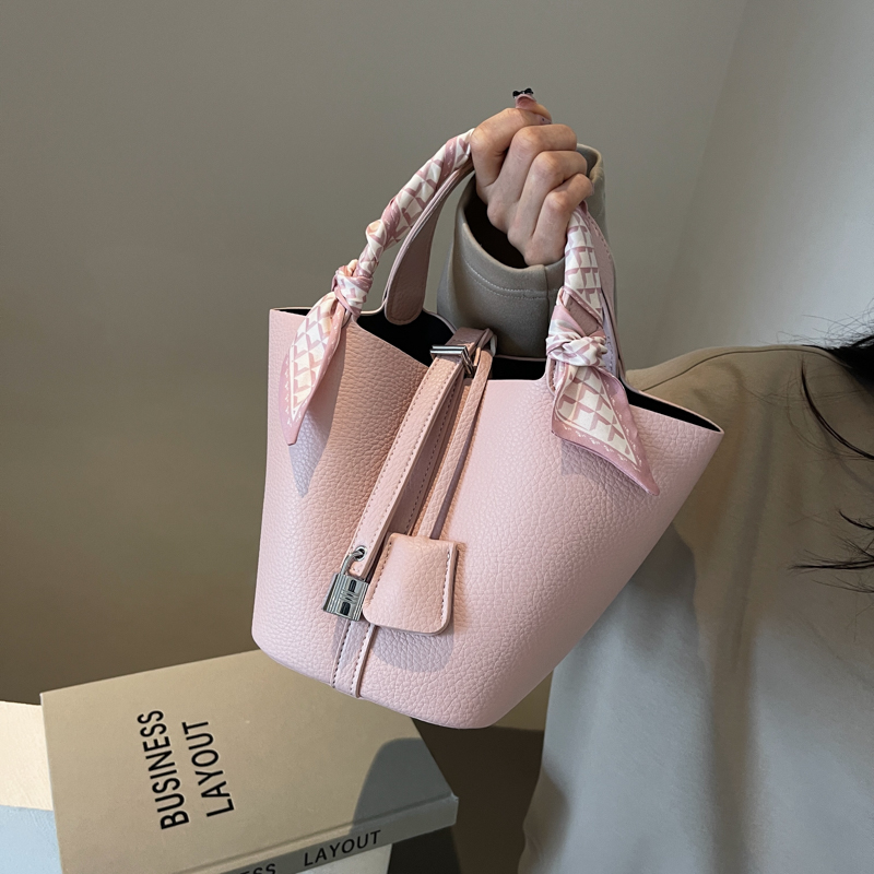 原创小于时尚手拎水桶包