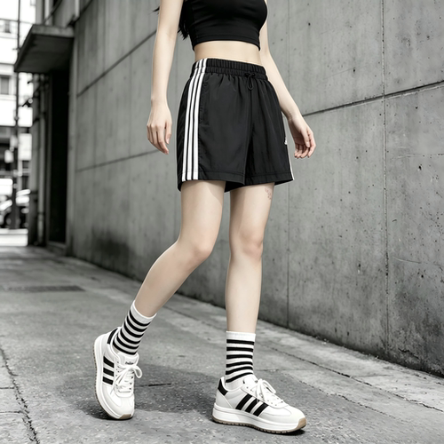 adidas ESSENTIALS 3-Stripes宽松高腰三分短裤 女款 黑/白JE1309