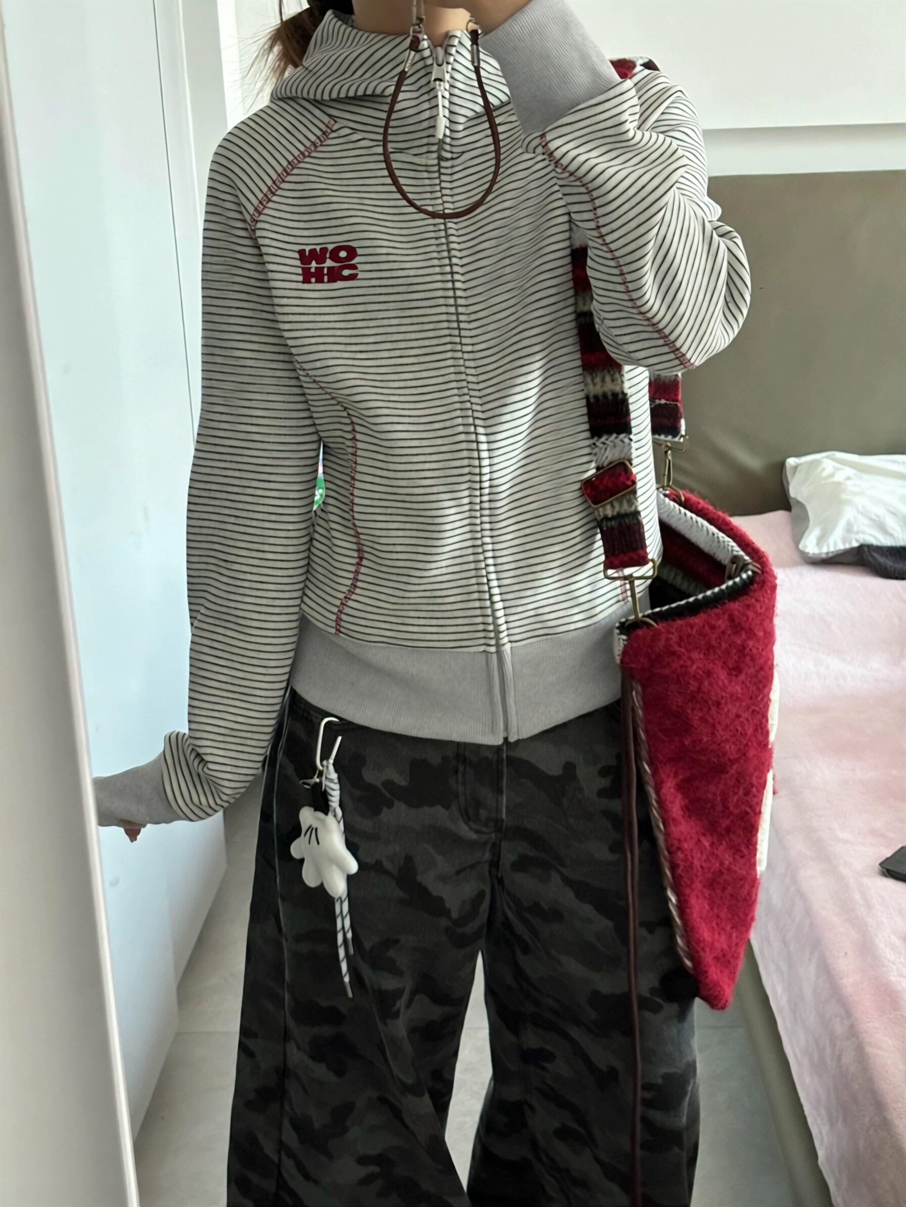 外套女款早秋短款收腰哈苏线条纹运动连帽开衫春秋休闲情侣卫衣女