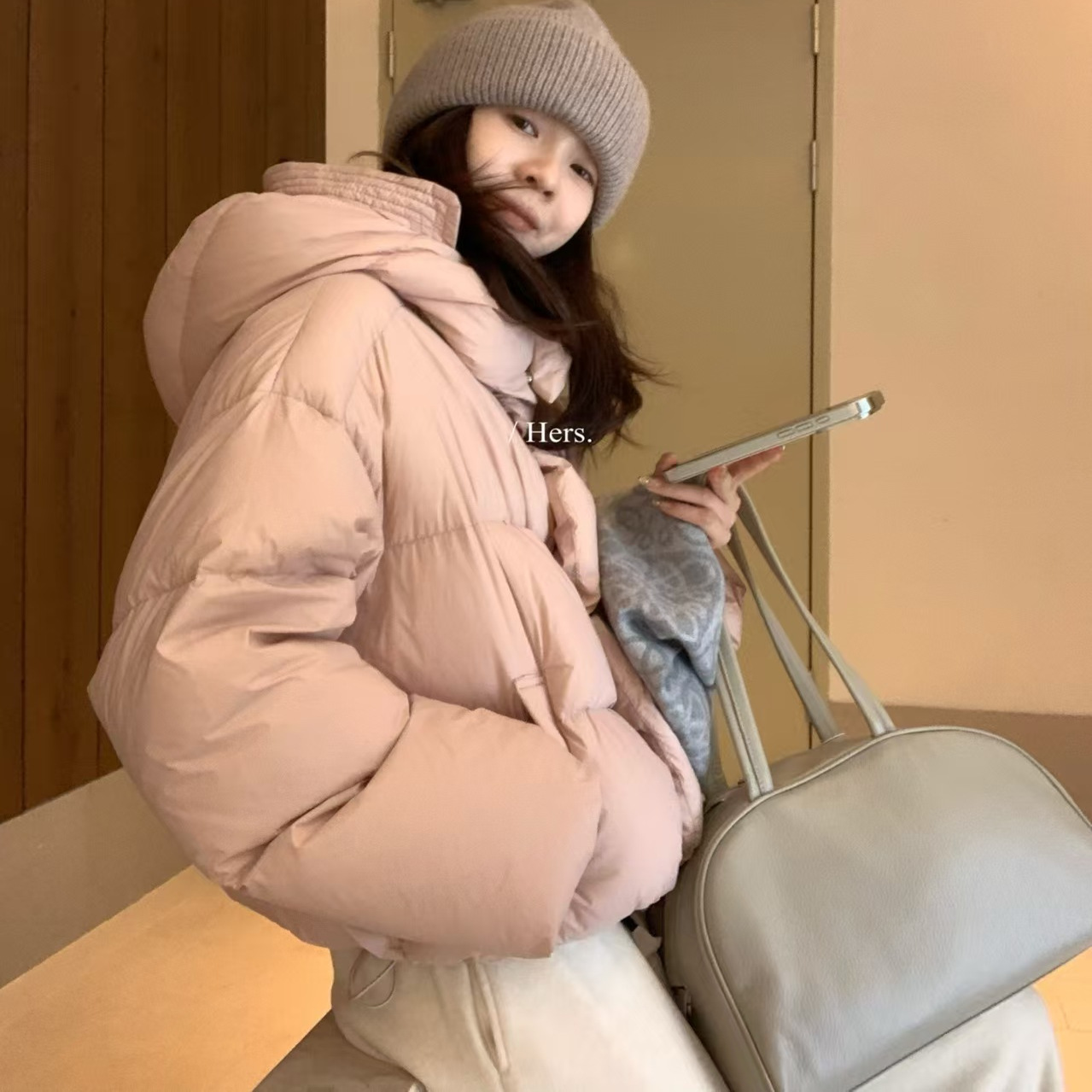 90白鸭绒连帽羽绒服女