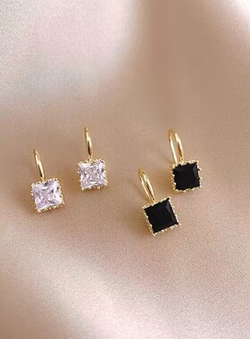 小巧精致黑色方块耳环女小众设计感轻奢气质耳钉2023年新款潮耳饰