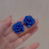 克莱因蓝绽放 高级感清新925银钉耳环饰 花朵蚊香盘耳夹春夏时尚