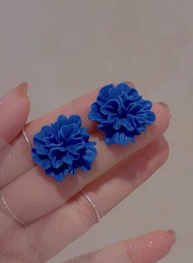 克莱因蓝绽放的花朵蚊香盘耳夹春夏时尚高级感清新925银钉耳环饰