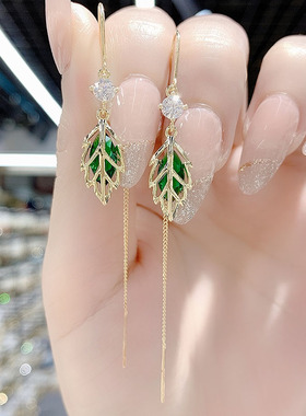 高级感绿色树叶耳线特别设计感茶系独特耳环显脸小小众耳饰新款潮