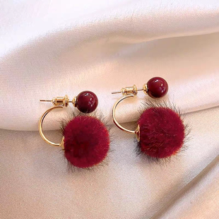 秋冬复古红色毛绒球球耳钉女独特2024新款耳环小众耳饰高级感轻奢