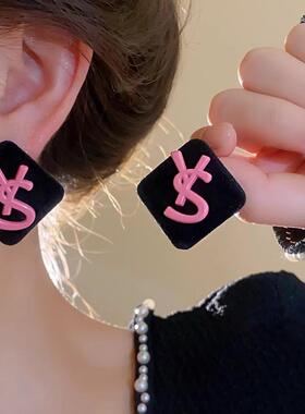 黑色方块丝绒大耳钉女小众设计感欧美个性夸张耳环高级感复古耳饰