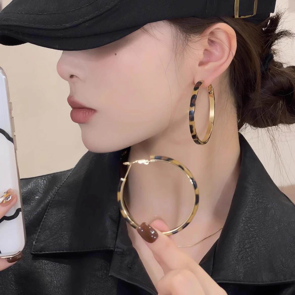 夸张独特豹纹大耳圈女复古皮革