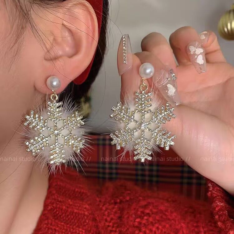 圣诞元素雪花毛绒耳环耳饰