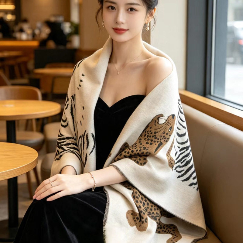 老钱风豹纹大披肩女复古提花空调围巾/丝巾/披肩