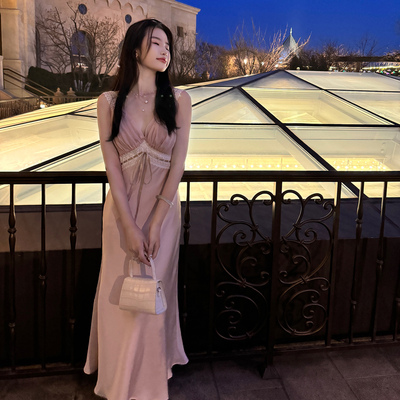 蕾丝掐腰绑带缎面连衣裙