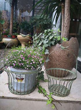 外贸复古做旧白绿色垂吊小鸟铁艺花篮提篮吊篮两件套花园园艺花盆