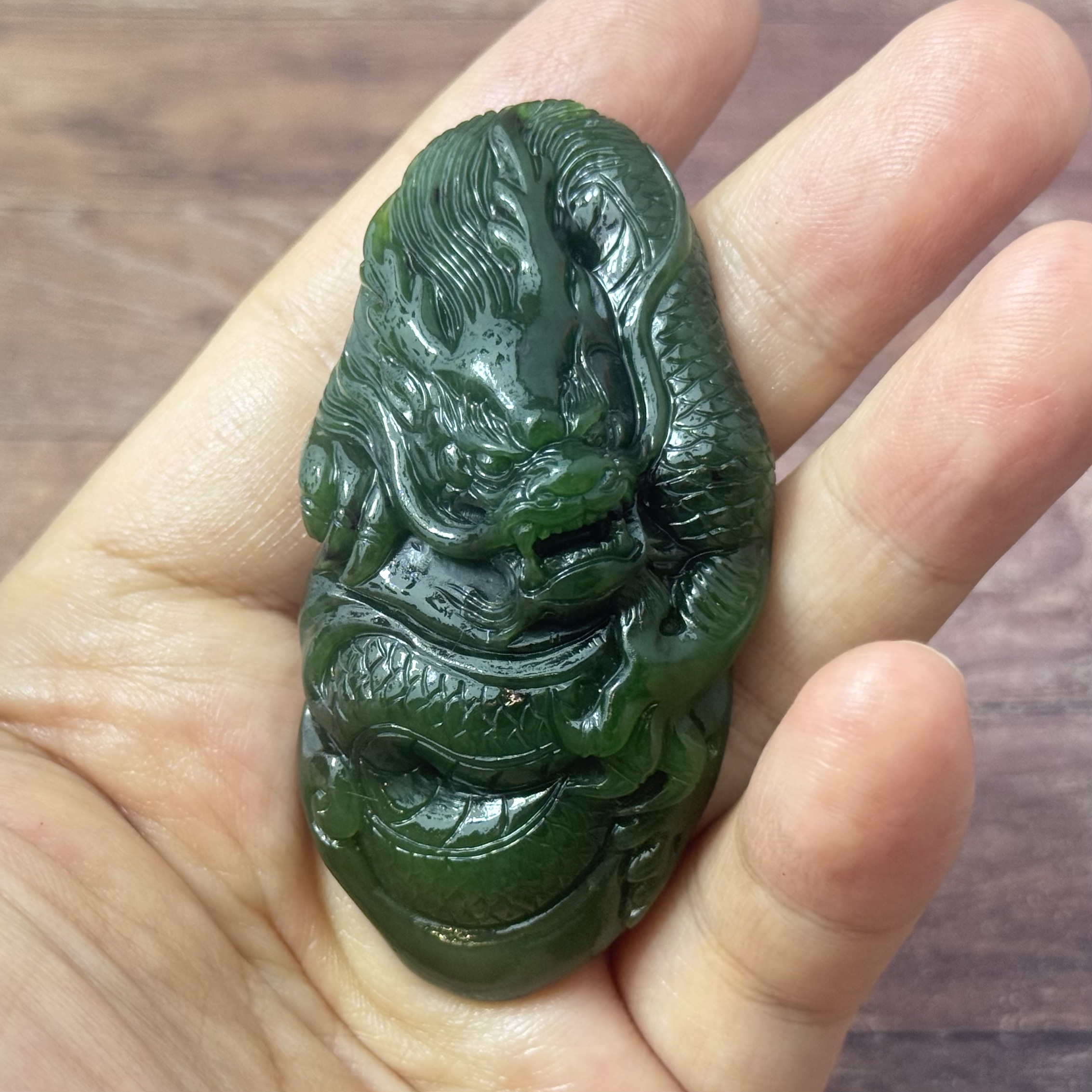 【保证真品】天然和田玉俄罗斯碧玉龙挂牌