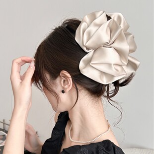 韩系缎面云朵泡泡抓夹女高级感大号鲨鱼夹新款显脸小发夹头饰品