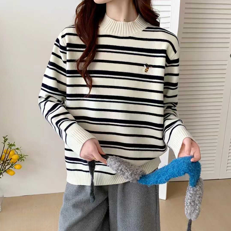 条纹气质半高领毛衣打底衫
