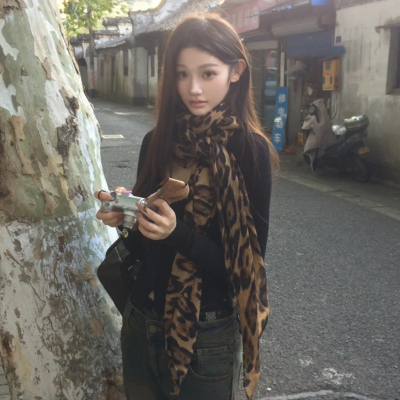 氛围感百搭古早秋冬季豹纹丝巾