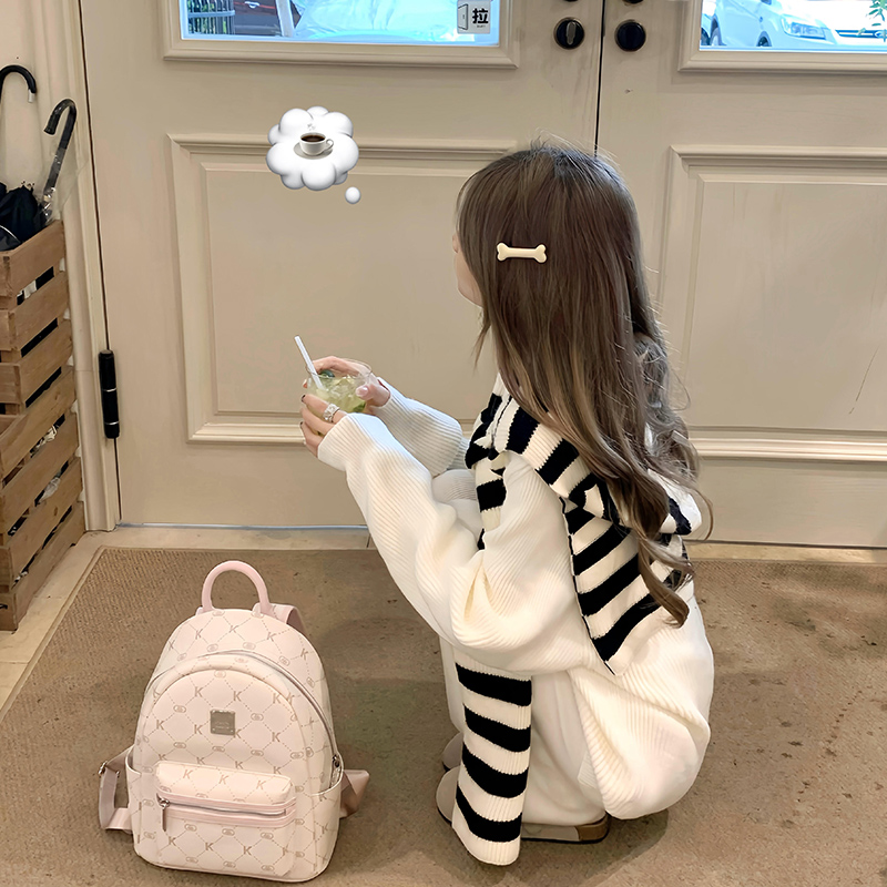 黑白条纹帽子围巾一体披肩