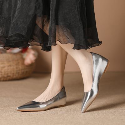 女鞋2025春季新款法式漆皮尖头百搭浅口平底鞋内增高单鞋小码3233