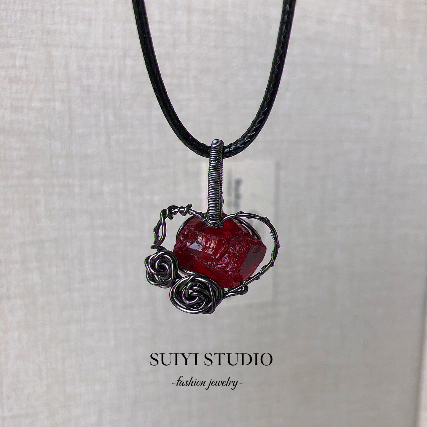 SUIYI 玫屿赤诚 原创设计 红琉璃心形玫瑰绕线项链小众浪漫锁骨链