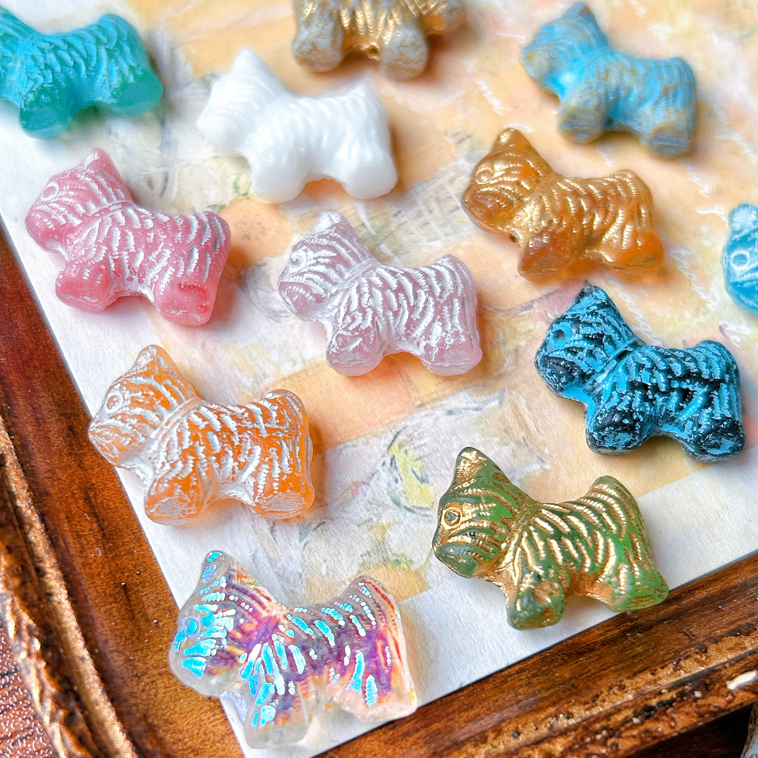 进口捷克珠7x20mm竖孔西高地小狗动物珠手工串珠diy材料配件散珠