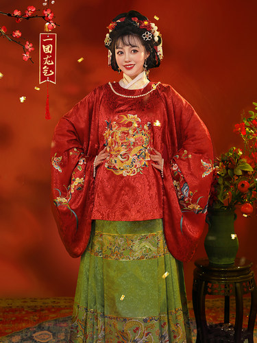 听月小筑明制龙年汉服