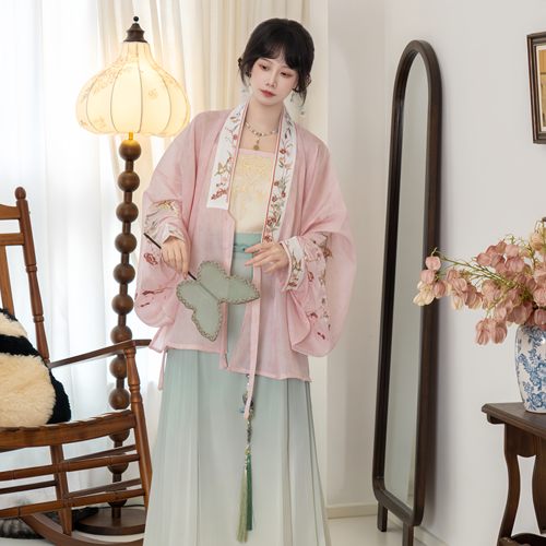 明制汉服交领对穿交绣花琵琶袖