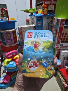 德国 hape 口袋玩具外出旅行便携桌游宝宝儿童益智力游铁盒收纳