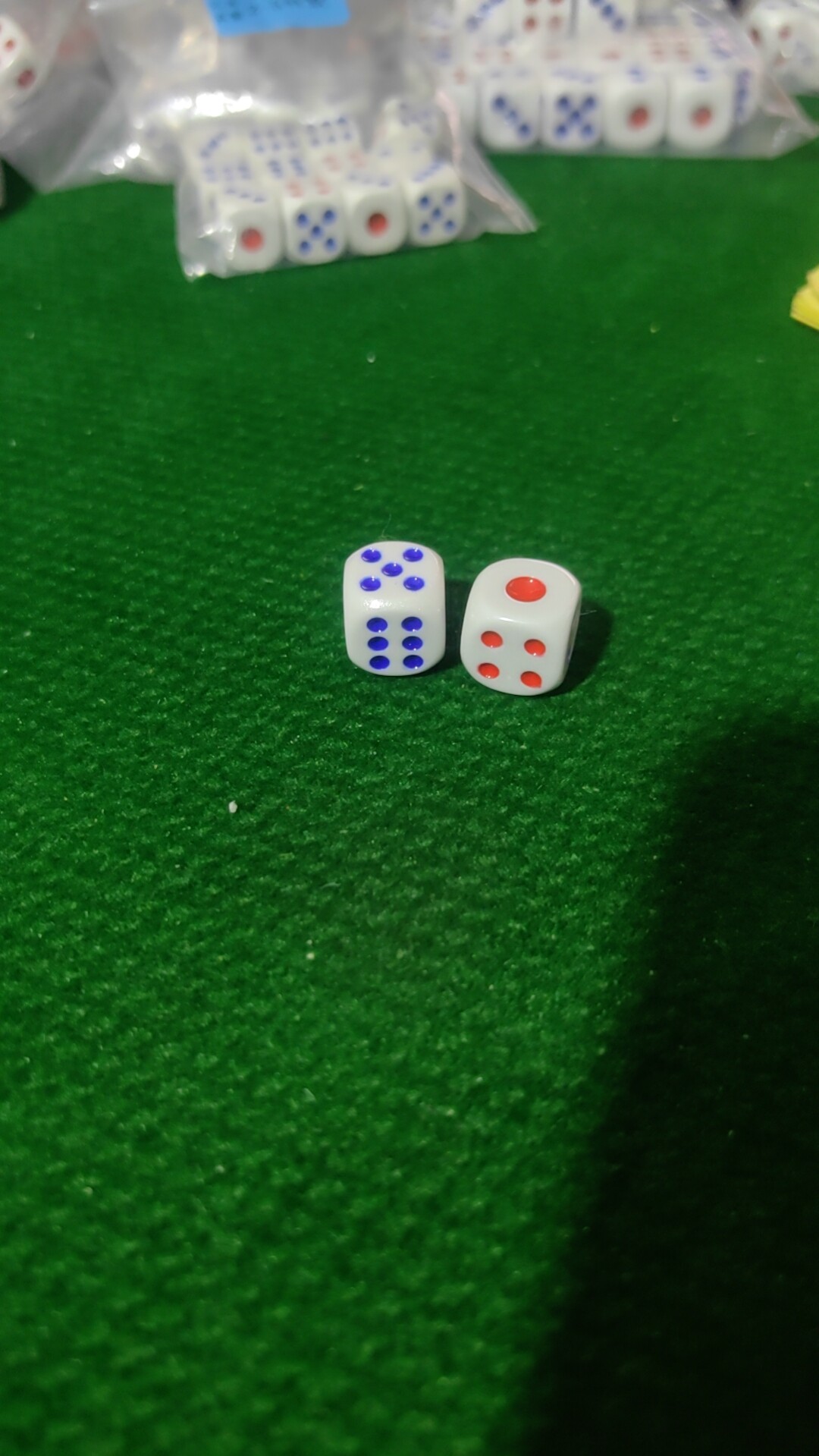 新款魔术旋风转二五骰子筛子色子桌面游戏