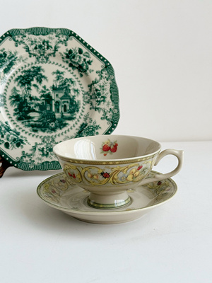 福利款皇家雅顿中古瓷器小清新水果系列 黑瓷釉中彩咖啡杯